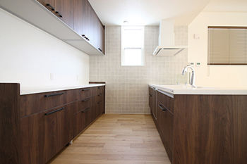 とやまアイホーム 【富山市・4LDK・高気密高断熱】プライバシーに配慮した中庭のある明るい家。回遊動線のよい家事ラク間取りの建築実例画像4