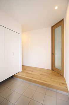 とやまアイホーム 【富山市・4LDK・高気密高断熱】プライバシーに配慮した中庭のある明るい家。回遊動線のよい家事ラク間取りの建築実例画像6