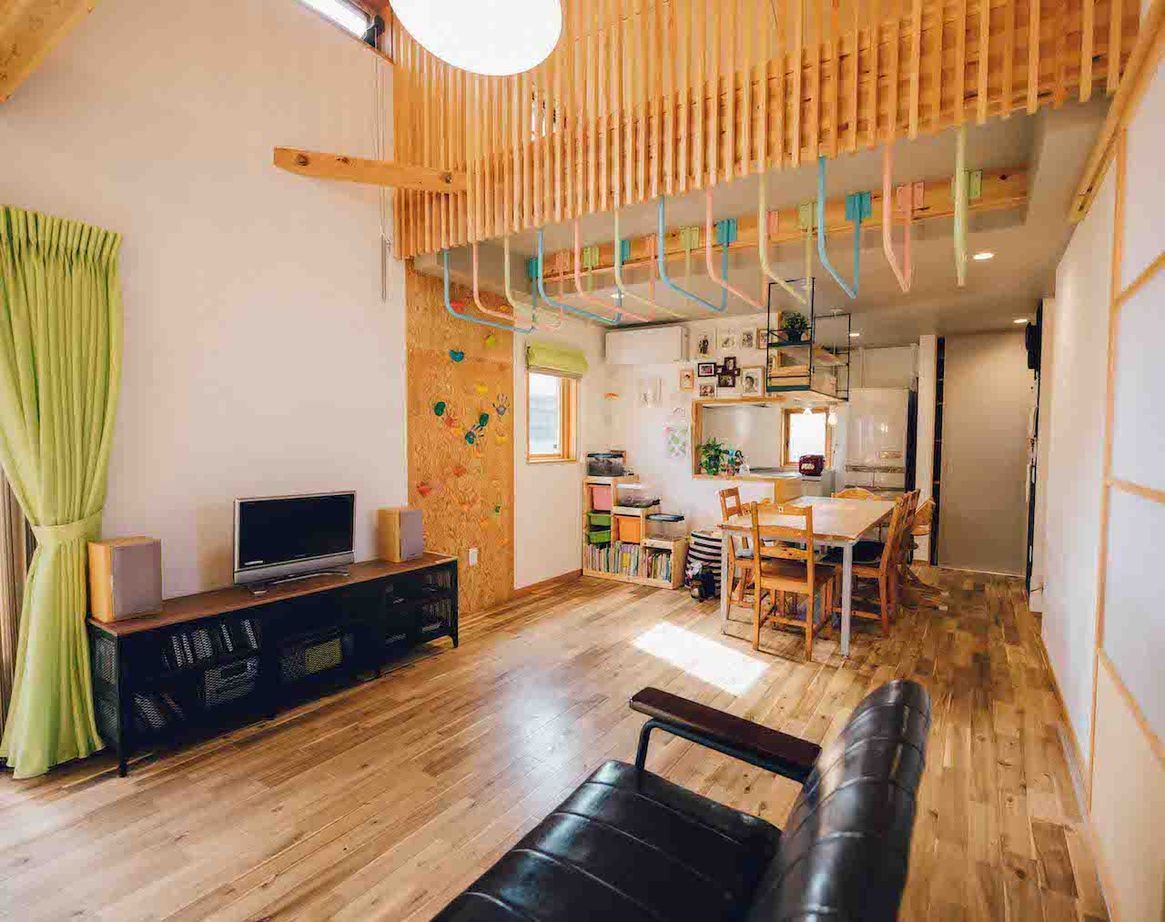 スタジオCoCo-Li 一級建築士事務所 【2000万円台|20坪台|間取|ロフト|バルコニー】無垢の床で素足が気持ち良い 子供の遊び心がくすぐられる家の建築実例画像