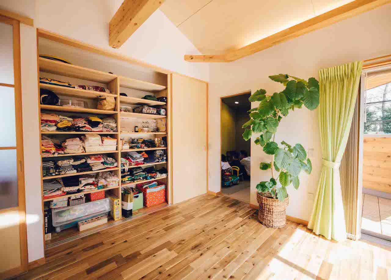 スタジオCoCo-Li 一級建築士事務所 【2000万円台|20坪台|間取|ロフト|バルコニー】無垢の床で素足が気持ち良い 子供の遊び心がくすぐられる家の建築実例画像4