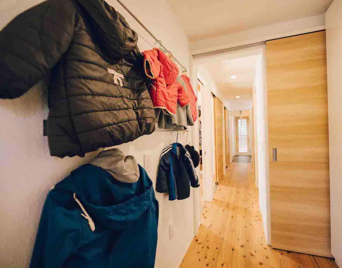 スタジオCoCo-Li 一級建築士事務所 【2000万円台|20坪台|間取|ロフト|バルコニー】無垢の床で素足が気持ち良い 子供の遊び心がくすぐられる家の建築実例画像8