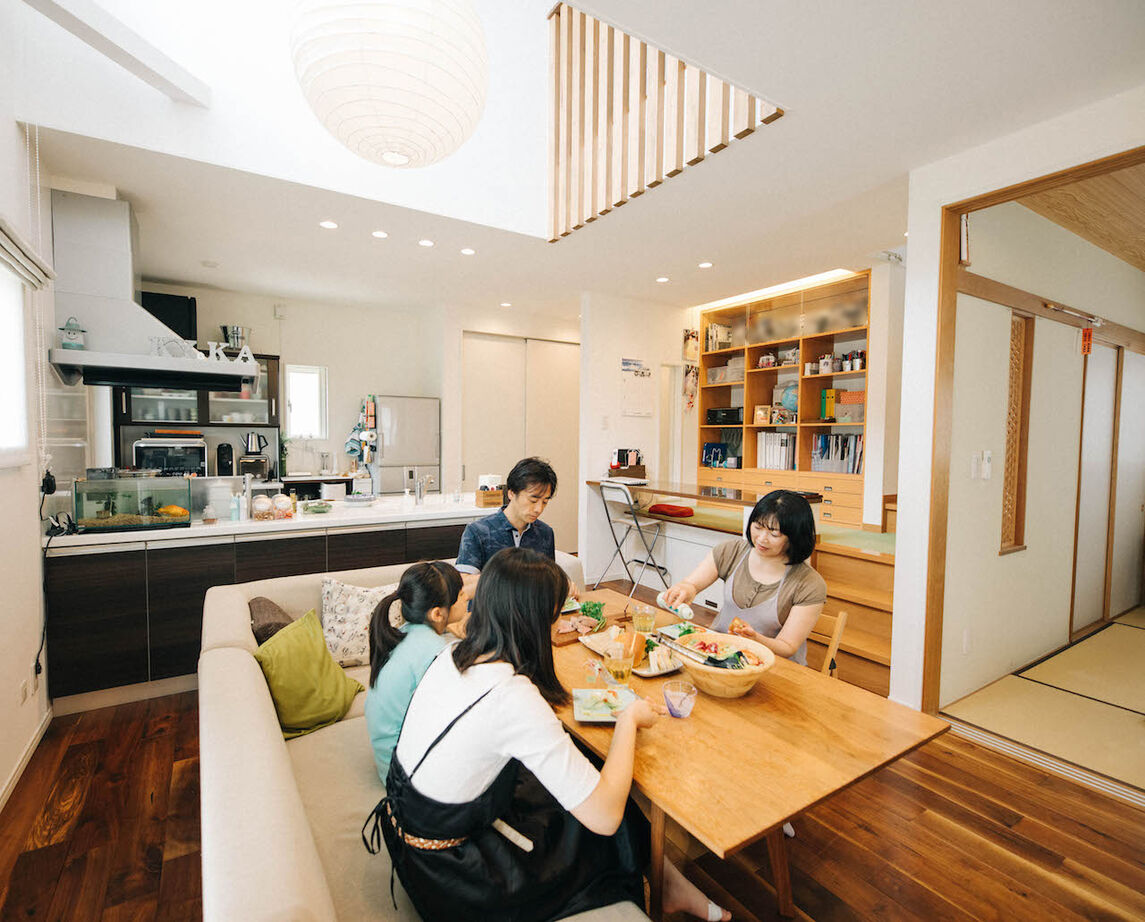 スタジオCoCo-Li 一級建築士事務所 【太陽光発電/2760万円/30坪/吹抜け】庭に桜と紅葉を植え子供と一緒に季節を楽しめるコテージ風の家の建築実例画像3