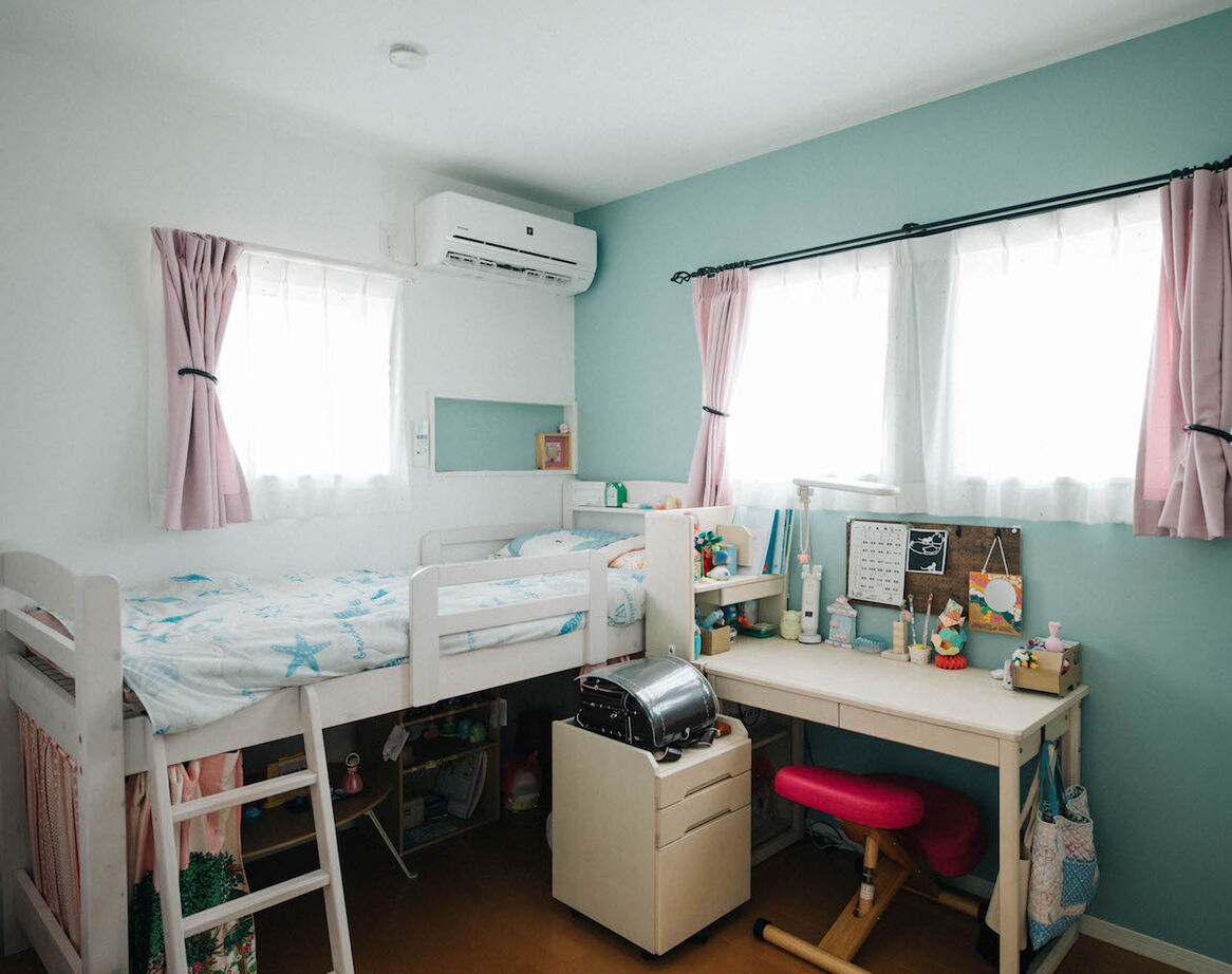 スタジオCoCo-Li 一級建築士事務所 【太陽光発電/2760万円/30坪/吹抜け】庭に桜と紅葉を植え子供と一緒に季節を楽しめるコテージ風の家の建築実例画像8