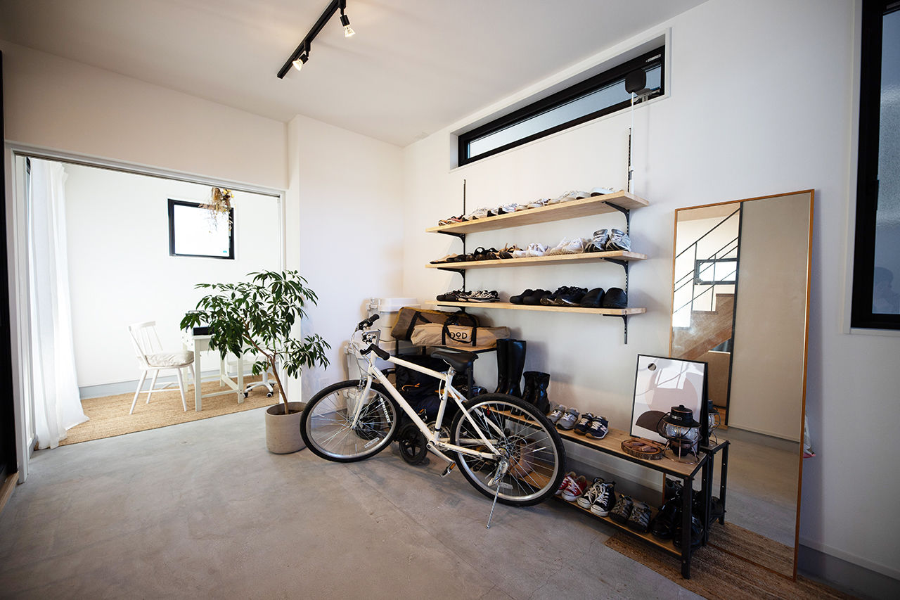 スタジオCoCo-Li 一級建築士事務所 【2430万円/30坪/店舗併用】サロンや趣味、子供の遊び場と多目的な土間。家族の居場所がいっぱいある暮らしの建築実例画像2