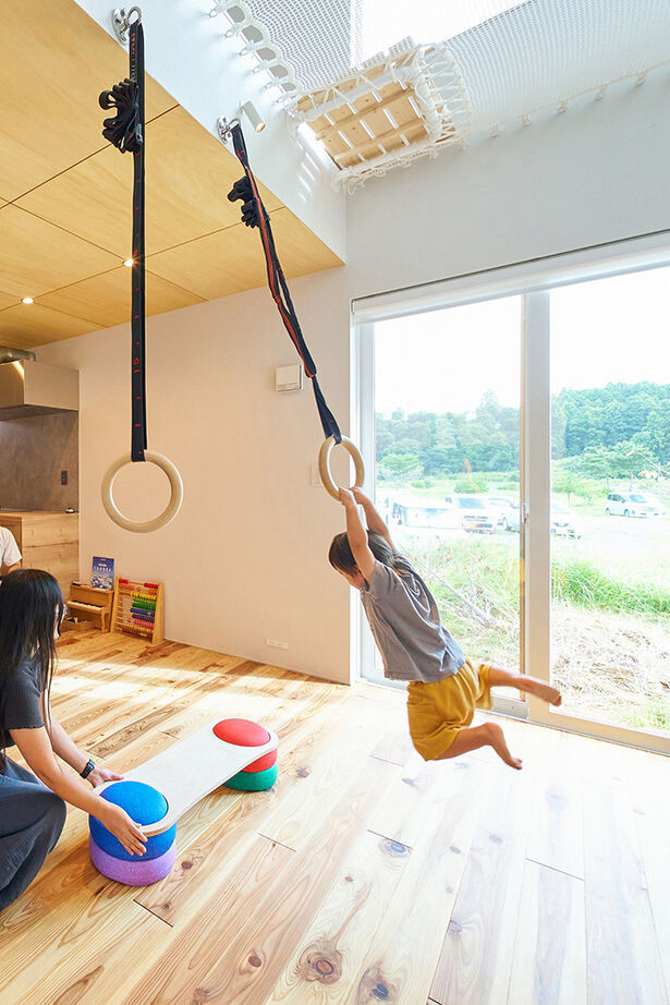 スタジオCoCo-Li 一級建築士事務所 【3000万円台/31坪/子育て】アスレチックネットや吊り輪、うんていも。子ども目線のアイデアあふれる家の建築実例画像2