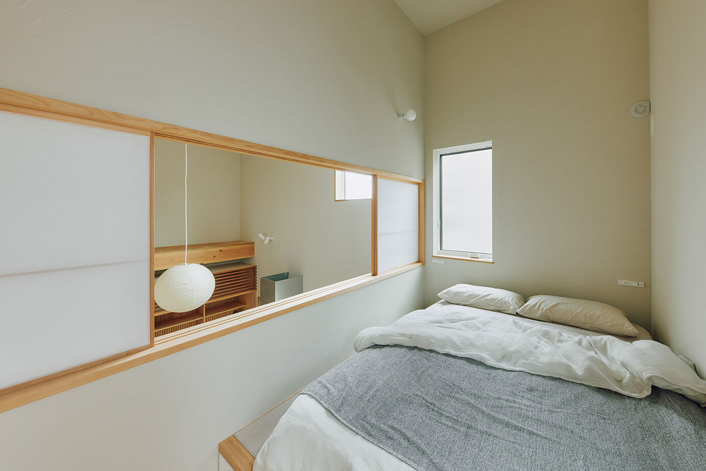 ATELIER YI:HAUS (アトリエイハウズ ） 【狭小地・京都市内・コンパクトハウス】窓なしの外観から開放的なLDKへ。素材を生かしたジャパンディな家の建築実例画像9