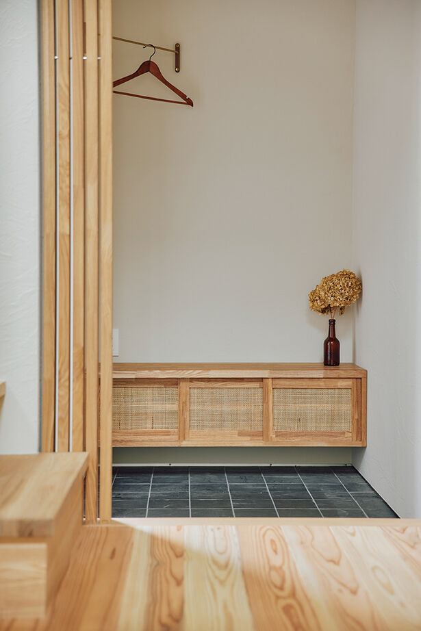 ATELIER YI:HAUS (アトリエイハウズ ） 【狭小地・京都市内・コンパクトハウス】窓なしの外観から開放的なLDKへ。素材を生かしたジャパンディな家の建築実例画像12