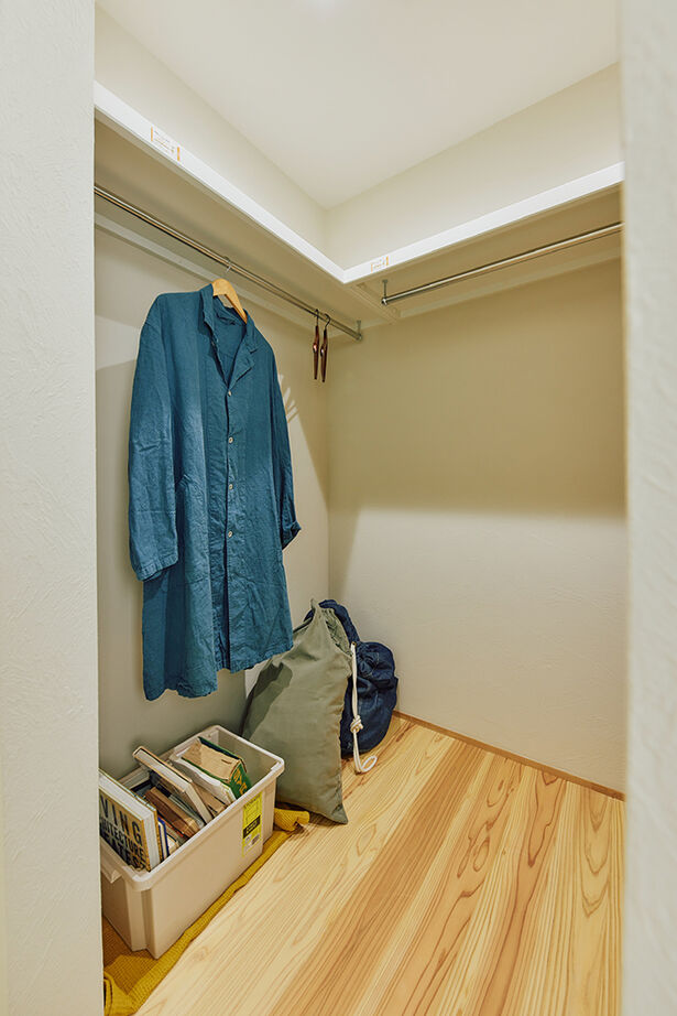 ATELIER YI:HAUS (アトリエイハウズ ） 【狭小地・京都市内・コンパクトハウス】窓なしの外観から開放的なLDKへ。素材を生かしたジャパンディな家の建築実例画像16