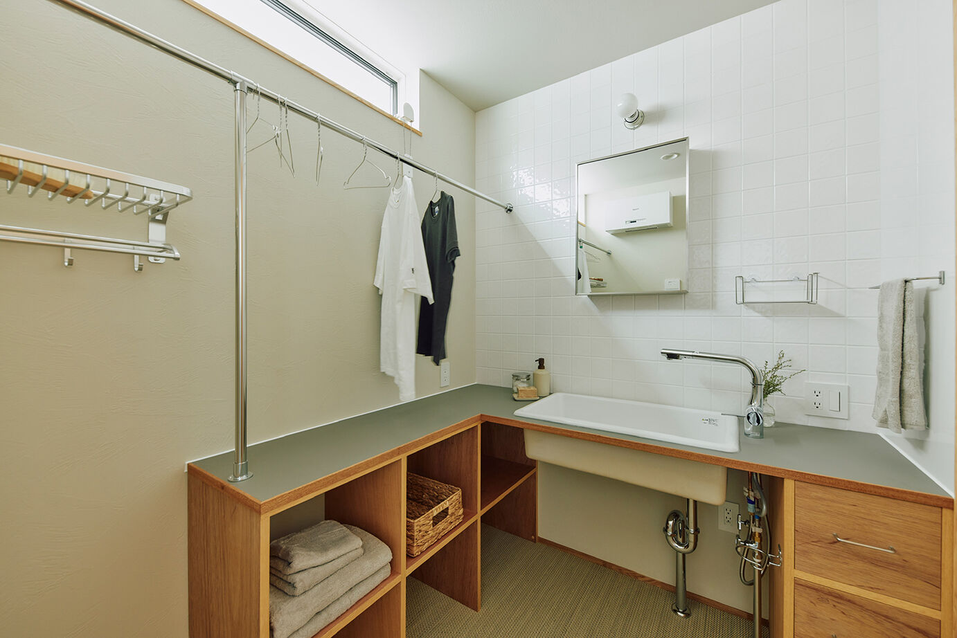 ATELIER YI:HAUS (アトリエイハウズ ） 【狭小地・京都市内・コンパクトハウス】窓なしの外観から開放的なLDKへ。素材を生かしたジャパンディな家の建築実例画像17