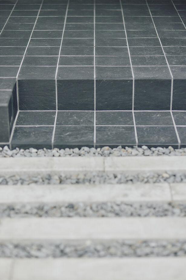 ATELIER YI:HAUS (アトリエイハウズ ） 【狭小地・京都市内・コンパクトハウス】窓なしの外観から開放的なLDKへ。素材を生かしたジャパンディな家の建築実例画像20