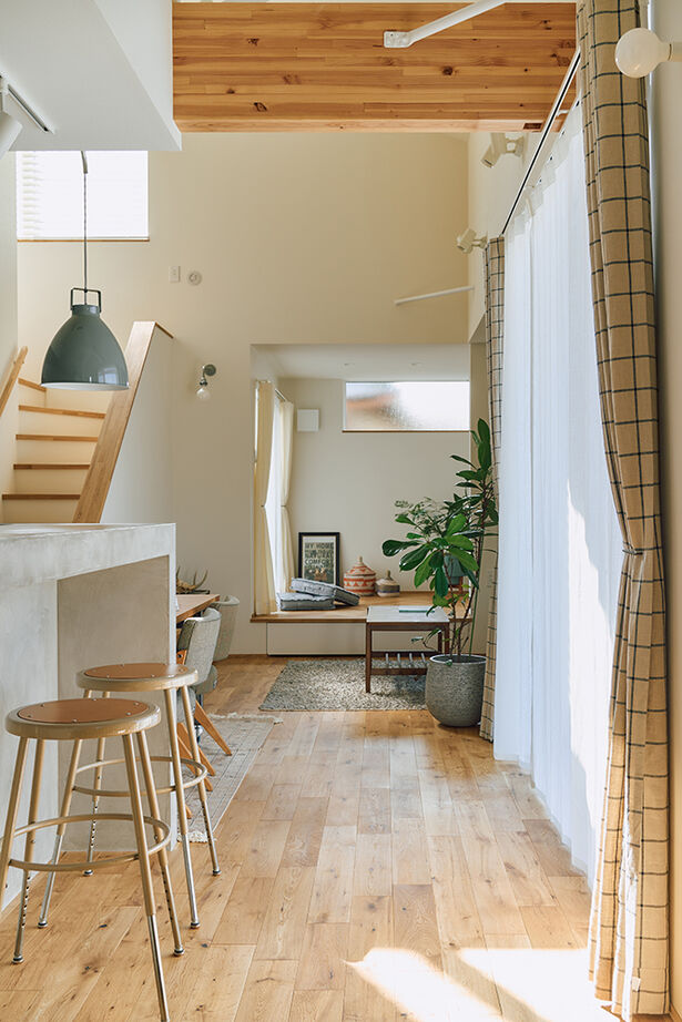ATELIER YI:HAUS (アトリエイハウズ ） 【平屋風・吹き抜け・家事ラク】自然素材の空間に光がたっぷり。造作で好きなデザインも使い勝手も叶えたの建築実例画像3