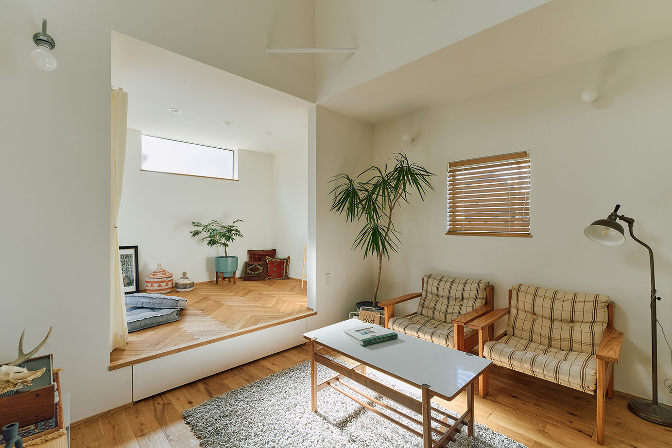 ATELIER YI:HAUS (アトリエイハウズ ） 【平屋風・吹き抜け・家事ラク】自然素材の空間に光がたっぷり。造作で好きなデザインも使い勝手も叶えたの建築実例画像4