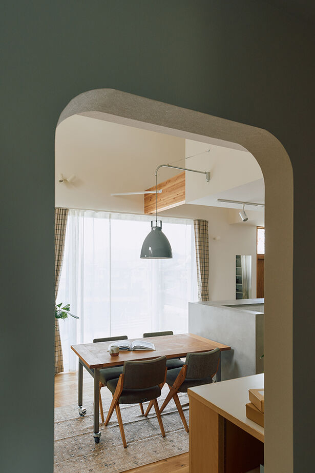 ATELIER YI:HAUS (アトリエイハウズ ） 【平屋風・吹き抜け・家事ラク】自然素材の空間に光がたっぷり。造作で好きなデザインも使い勝手も叶えたの建築実例画像8