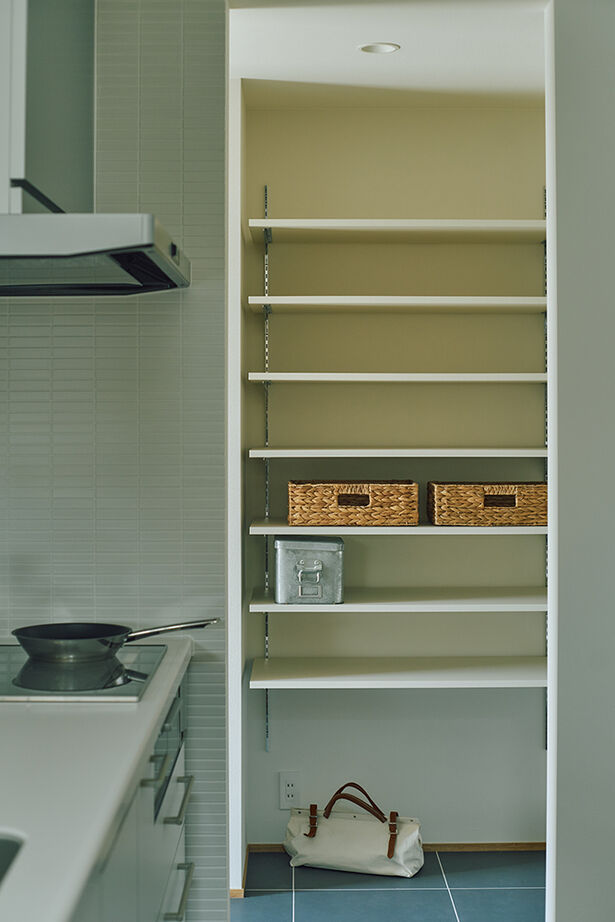 ATELIER YI:HAUS (アトリエイハウズ ） 【平屋風・吹き抜け・家事ラク】自然素材の空間に光がたっぷり。造作で好きなデザインも使い勝手も叶えたの建築実例画像10