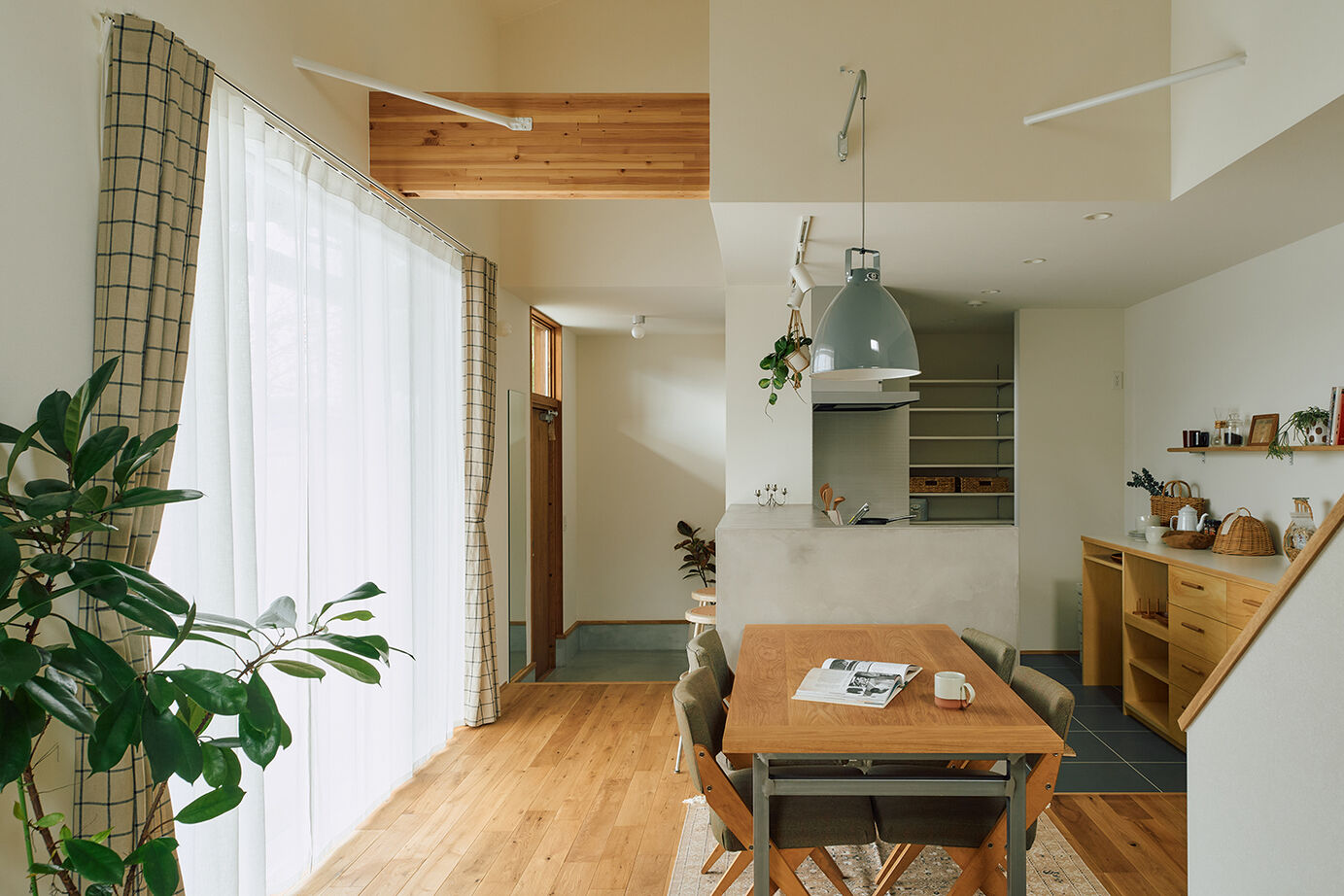 ATELIER YI:HAUS (アトリエイハウズ ） 【平屋風・吹き抜け・家事ラク】自然素材の空間に光がたっぷり。造作で好きなデザインも使い勝手も叶えたの建築実例画像11