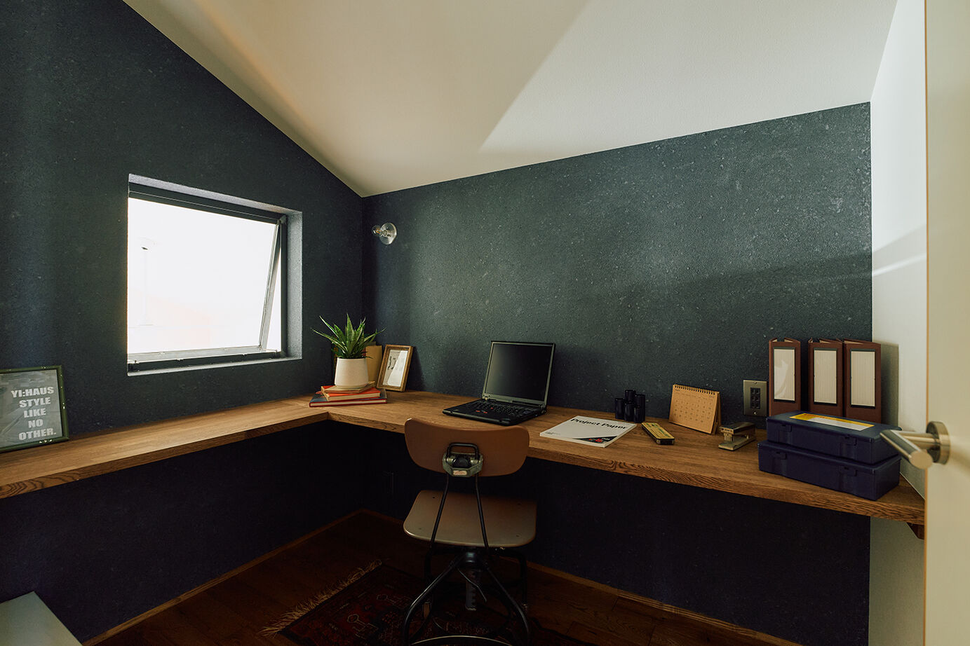 ATELIER YI:HAUS (アトリエイハウズ ） 【平屋風・吹き抜け・家事ラク】自然素材の空間に光がたっぷり。造作で好きなデザインも使い勝手も叶えたの建築実例画像16