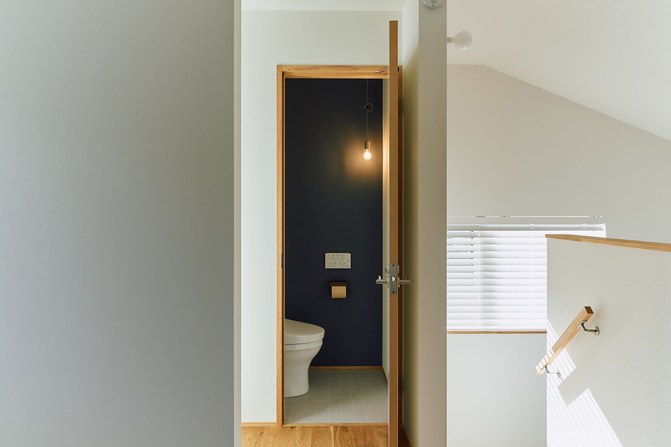 ATELIER YI:HAUS (アトリエイハウズ ） 【平屋風・吹き抜け・家事ラク】自然素材の空間に光がたっぷり。造作で好きなデザインも使い勝手も叶えたの建築実例画像20