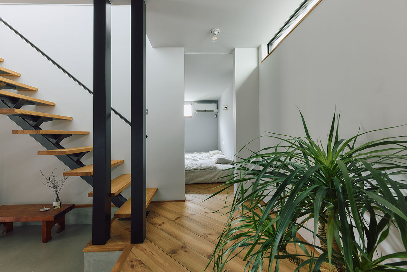 ATELIER YI:HAUS (アトリエイハウズ ） 【3階建て／2階LDK／モルタル】吹き抜け空間に友が集う。本物素材にこだわったインダストリアルな家の建築実例画像9