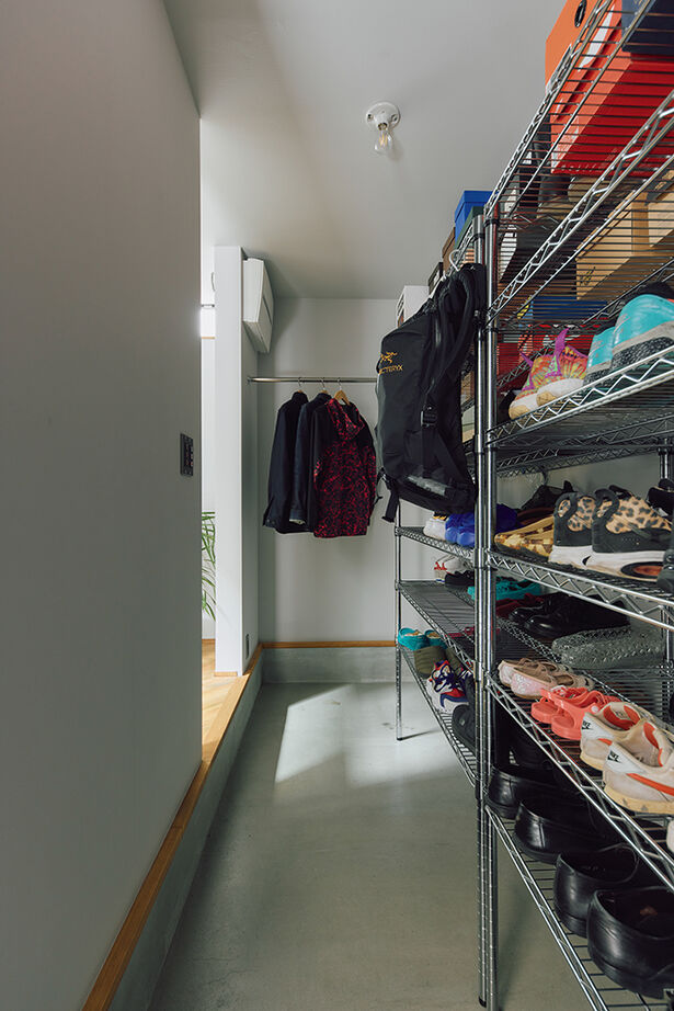 ATELIER YI:HAUS (アトリエイハウズ ） 【3階建て／2階LDK／モルタル】吹き抜け空間に友が集う。本物素材にこだわったインダストリアルな家の建築実例画像12