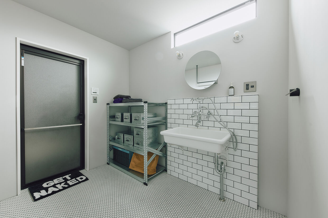 ATELIER YI:HAUS (アトリエイハウズ ） 【3階建て／2階LDK／モルタル】吹き抜け空間に友が集う。本物素材にこだわったインダストリアルな家の建築実例画像13