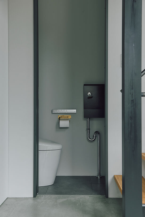 ATELIER YI:HAUS (アトリエイハウズ ） 【3階建て／2階LDK／モルタル】吹き抜け空間に友が集う。本物素材にこだわったインダストリアルな家の建築実例画像15