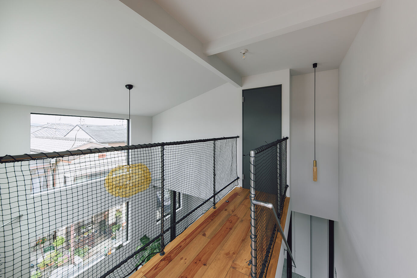 ATELIER YI:HAUS (アトリエイハウズ ） 【3階建て／2階LDK／モルタル】吹き抜け空間に友が集う。本物素材にこだわったインダストリアルな家の建築実例画像16