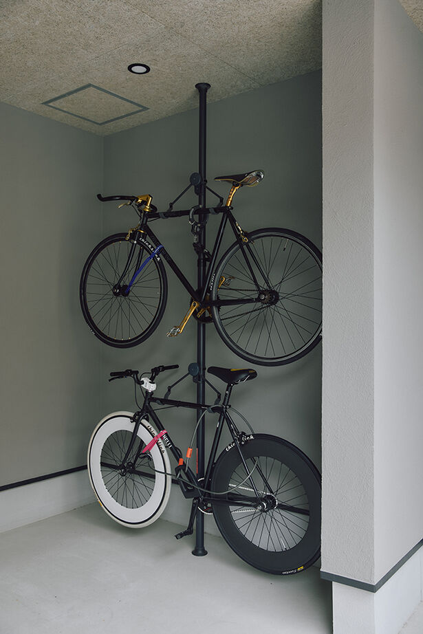 ATELIER YI:HAUS (アトリエイハウズ ） 【3階建て／2階LDK／モルタル】吹き抜け空間に友が集う。本物素材にこだわったインダストリアルな家の建築実例画像20