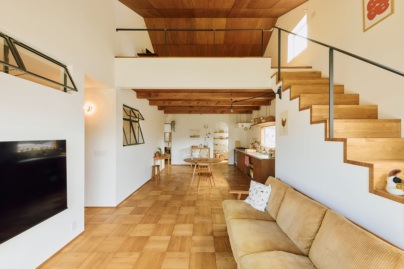 ATELIER YI:HAUS (アトリエイハウズ ） 【平屋／高天井／パーケット】オーダーキッチンや「魅せる」パントリーなど、暮らしの楽しさを形にした家の建築実例画像2