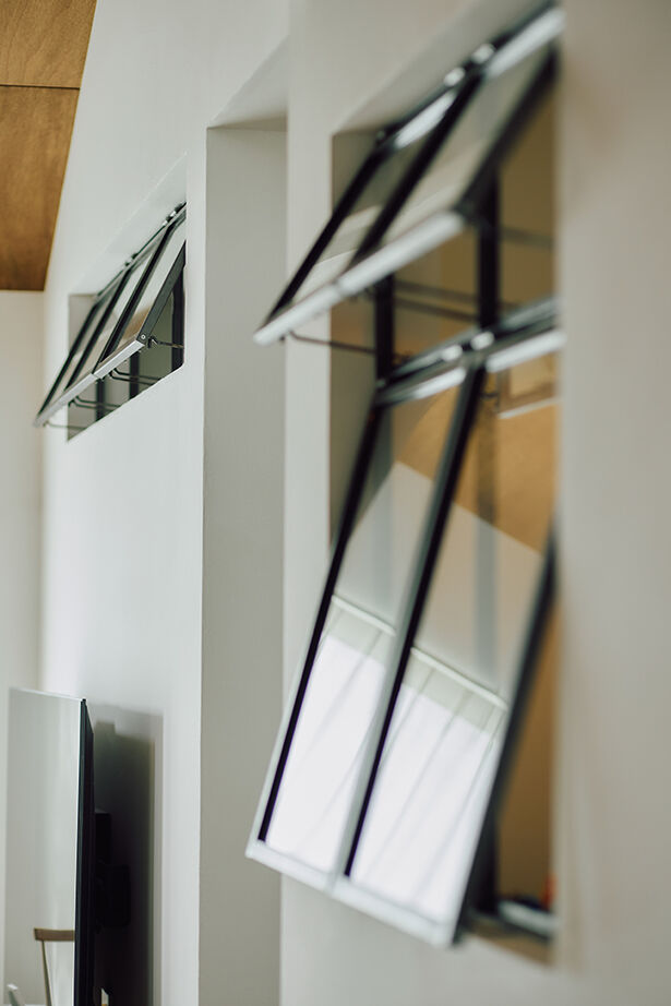 ATELIER YI:HAUS (アトリエイハウズ ） 【平屋／高天井／パーケット】オーダーキッチンや「魅せる」パントリーなど、暮らしの楽しさを形にした家の建築実例画像13