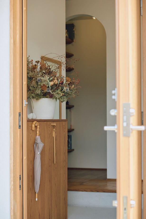 ATELIER YI:HAUS (アトリエイハウズ ） 【平屋／高天井／パーケット】オーダーキッチンや「魅せる」パントリーなど、暮らしの楽しさを形にした家の建築実例画像19