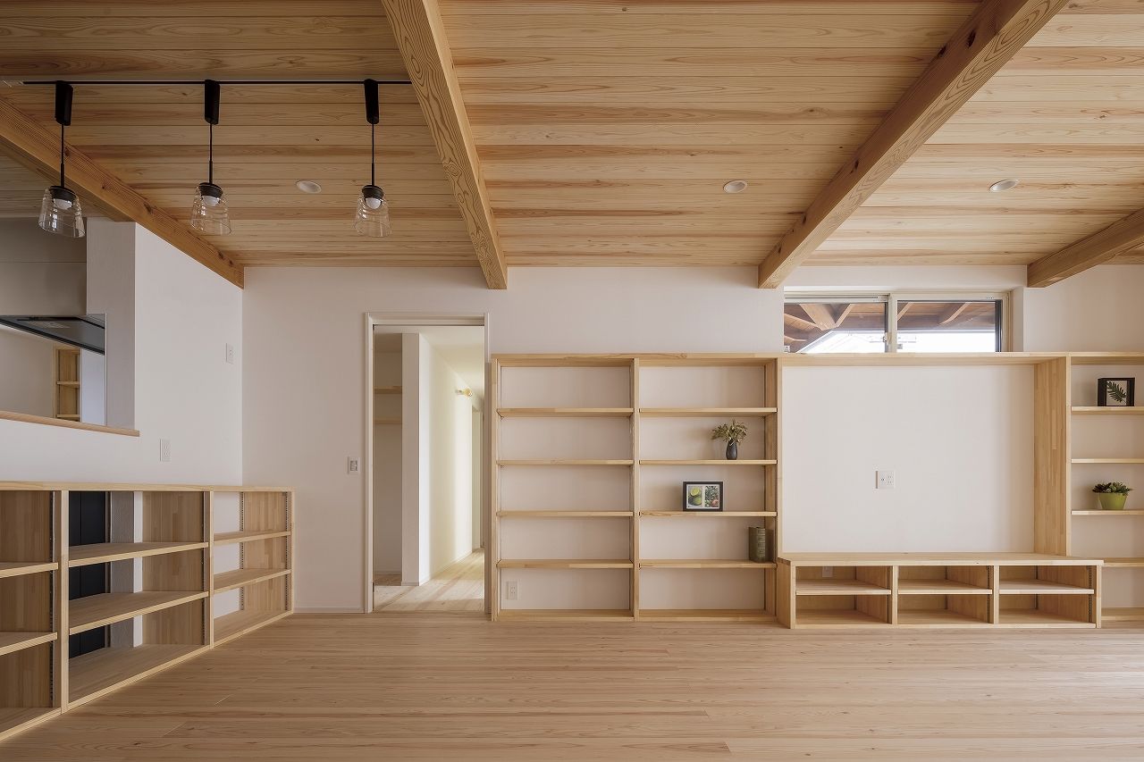 フジコーポレーション 【2LDK間取り図あり/ウッドデッキ】センスの高い設計で「個」を描く。風光と木の調和で魅せる癒しの家の建築実例画像3