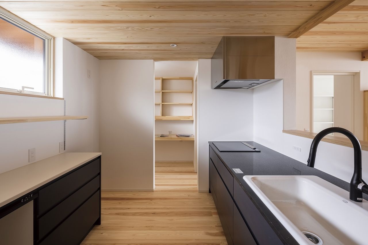 フジコーポレーション 【2LDK間取り図あり/ウッドデッキ】センスの高い設計で「個」を描く。風光と木の調和で魅せる癒しの家の建築実例画像6