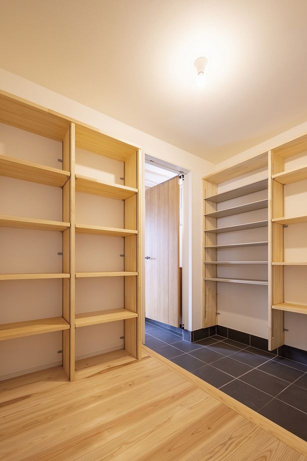 フジコーポレーション 【2LDK間取り図あり/ウッドデッキ】センスの高い設計で「個」を描く。風光と木の調和で魅せる癒しの家の建築実例画像7