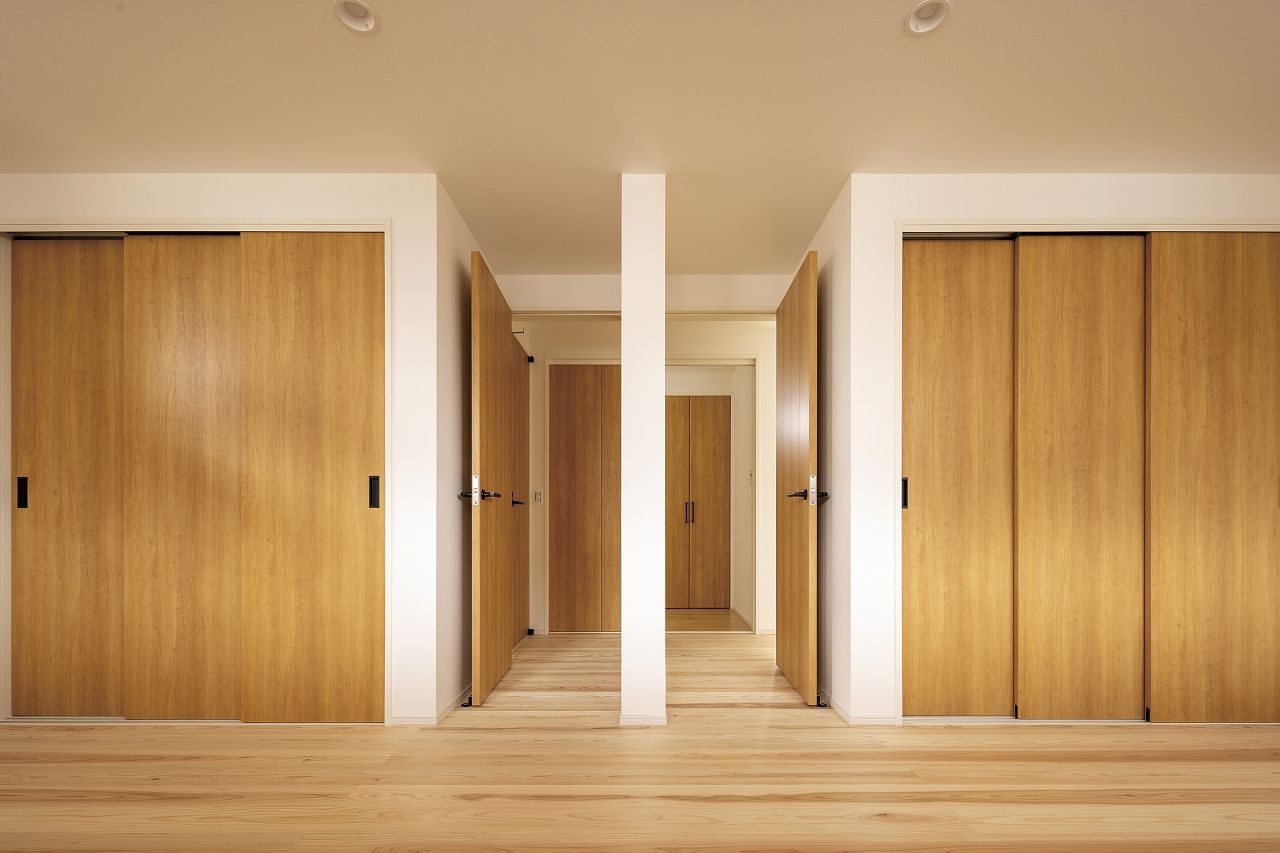 フジコーポレーション 【2LDK間取り図あり/ウッドデッキ】センスの高い設計で「個」を描く。風光と木の調和で魅せる癒しの家の建築実例画像9