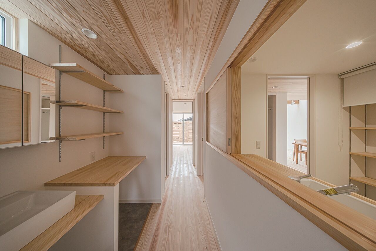 フジコーポレーション 【間取り図有／ウッドデッキ】この美しさ、計算通り。天井の高低差が生み出す光の大空間の建築実例画像5