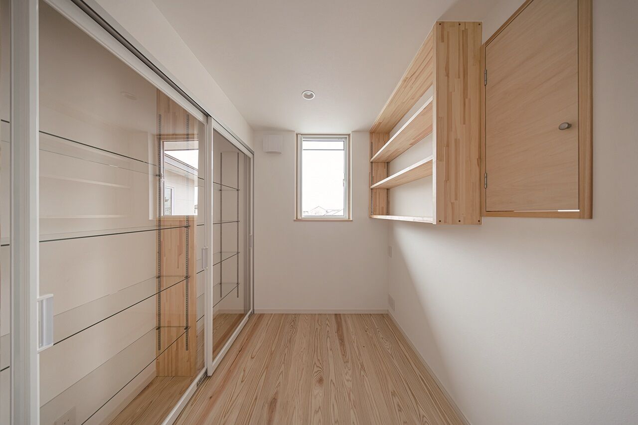 フジコーポレーション 【間取り図有／ウッドデッキ】この美しさ、計算通り。天井の高低差が生み出す光の大空間の建築実例画像9