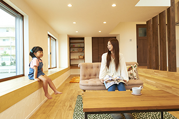 Lib Work 【2000万円台前半/ラウンジ型ピットリビング/吹き抜け/木の家】いつも子どもに目が届く楽しい子育てライフの建築実例画像1