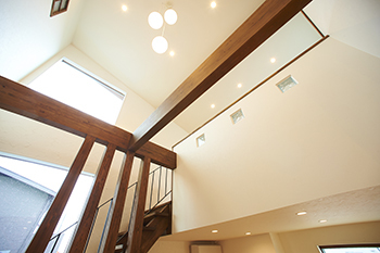 Lib Work 【2000万円台前半/ラウンジ型ピットリビング/吹き抜け/木の家】いつも子どもに目が届く楽しい子育てライフの建築実例画像8