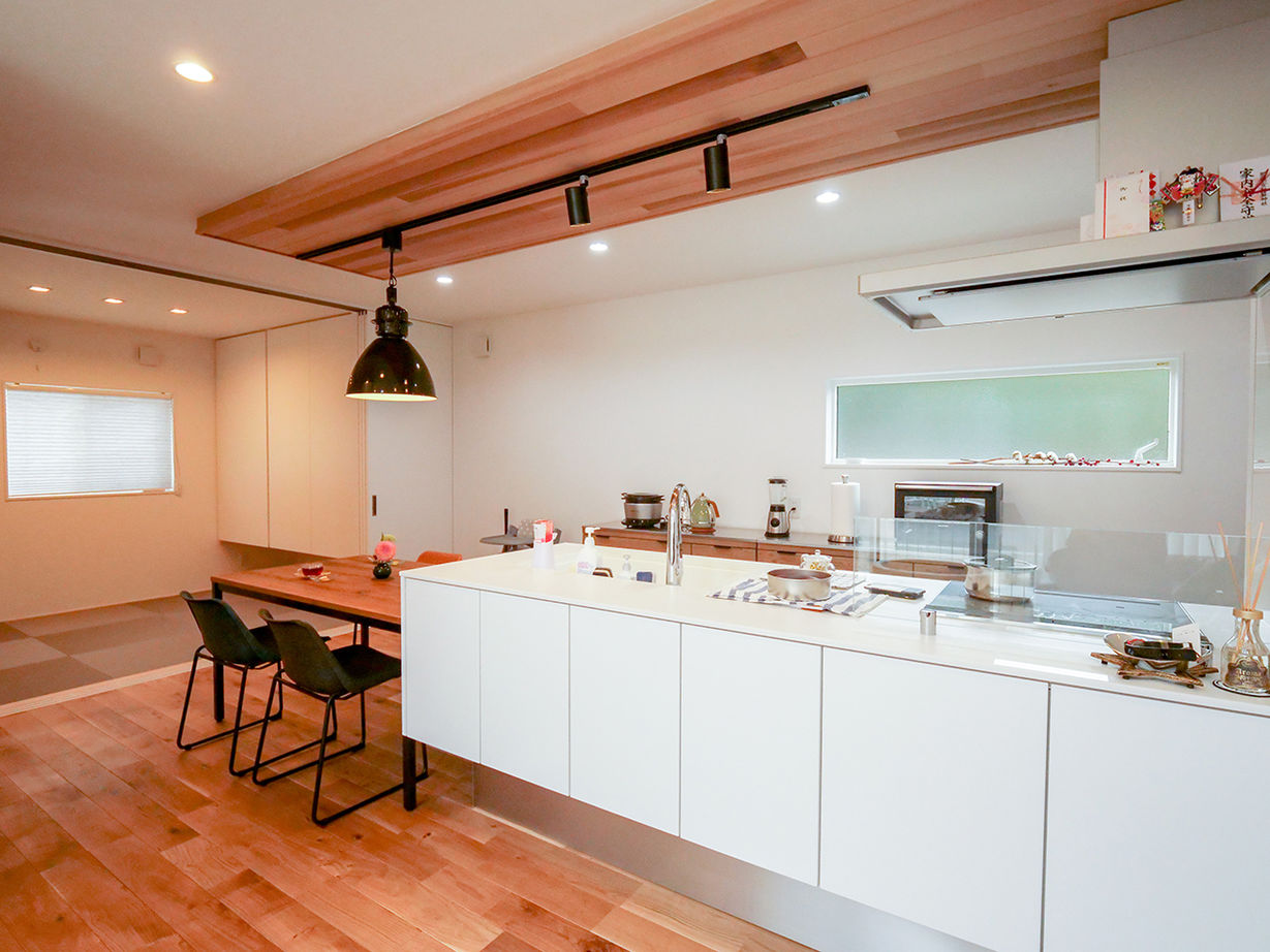 Lib Work 【2000万円台前半／ウッドデッキ/36坪】風が心地よい季節には、窓を開け放ってデッキでBBQのできる家の建築実例画像4