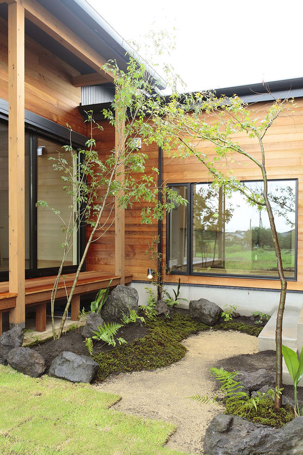 Lib Work 【2000万円台/平屋/ウッドデッキ】 開放的なリビング、使い勝手のよい玄関など、希望を最大限に叶えた家の建築実例画像4