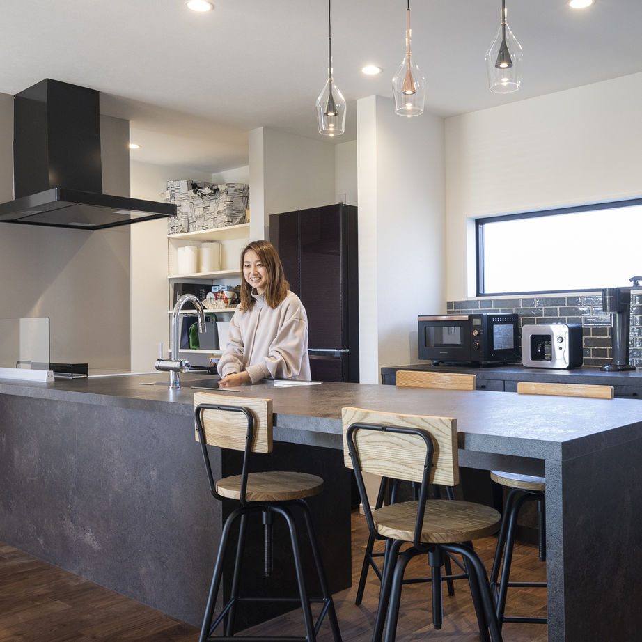 Lib Work 【2000万円台前半／平屋／4LDK】 大空間のLDKを中心に個室を配した、シックでおしゃれな平屋の建築実例画像3