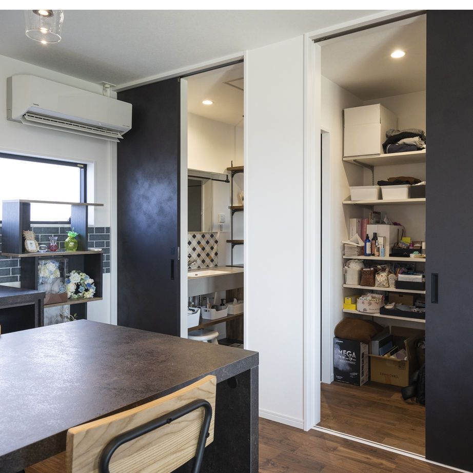 Lib Work 【2000万円台前半／平屋／4LDK】 大空間のLDKを中心に個室を配した、シックでおしゃれな平屋の建築実例画像6