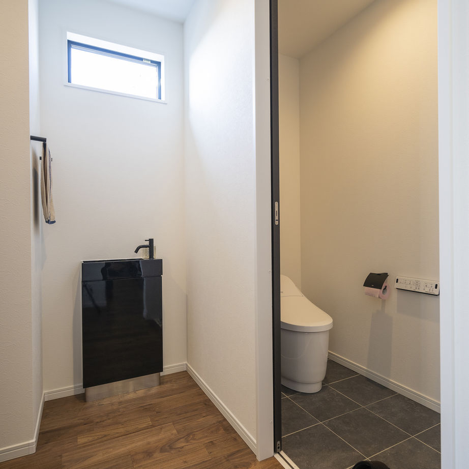 Lib Work 【2000万円台前半／平屋／4LDK】 大空間のLDKを中心に個室を配した、シックでおしゃれな平屋の建築実例画像7