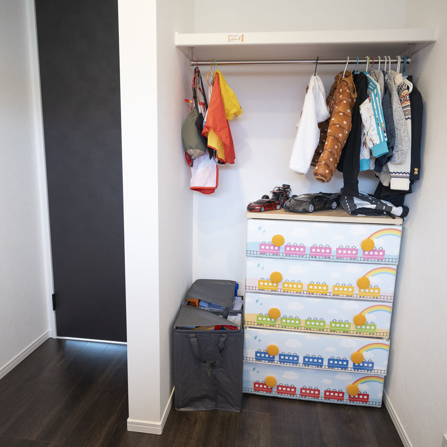 Lib Work 【2000万円台前半／平屋／4LDK】 大空間のLDKを中心に個室を配した、シックでおしゃれな平屋の建築実例画像8