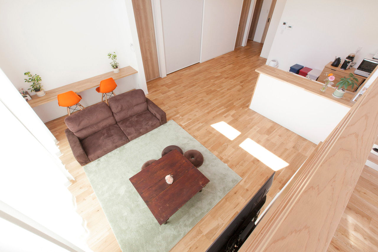 Lib Work 【熊本/2000万円台前半／中二階付き平屋】 勾配天井と高窓で明るく開放感のあるリビングを実現！の建築実例画像4