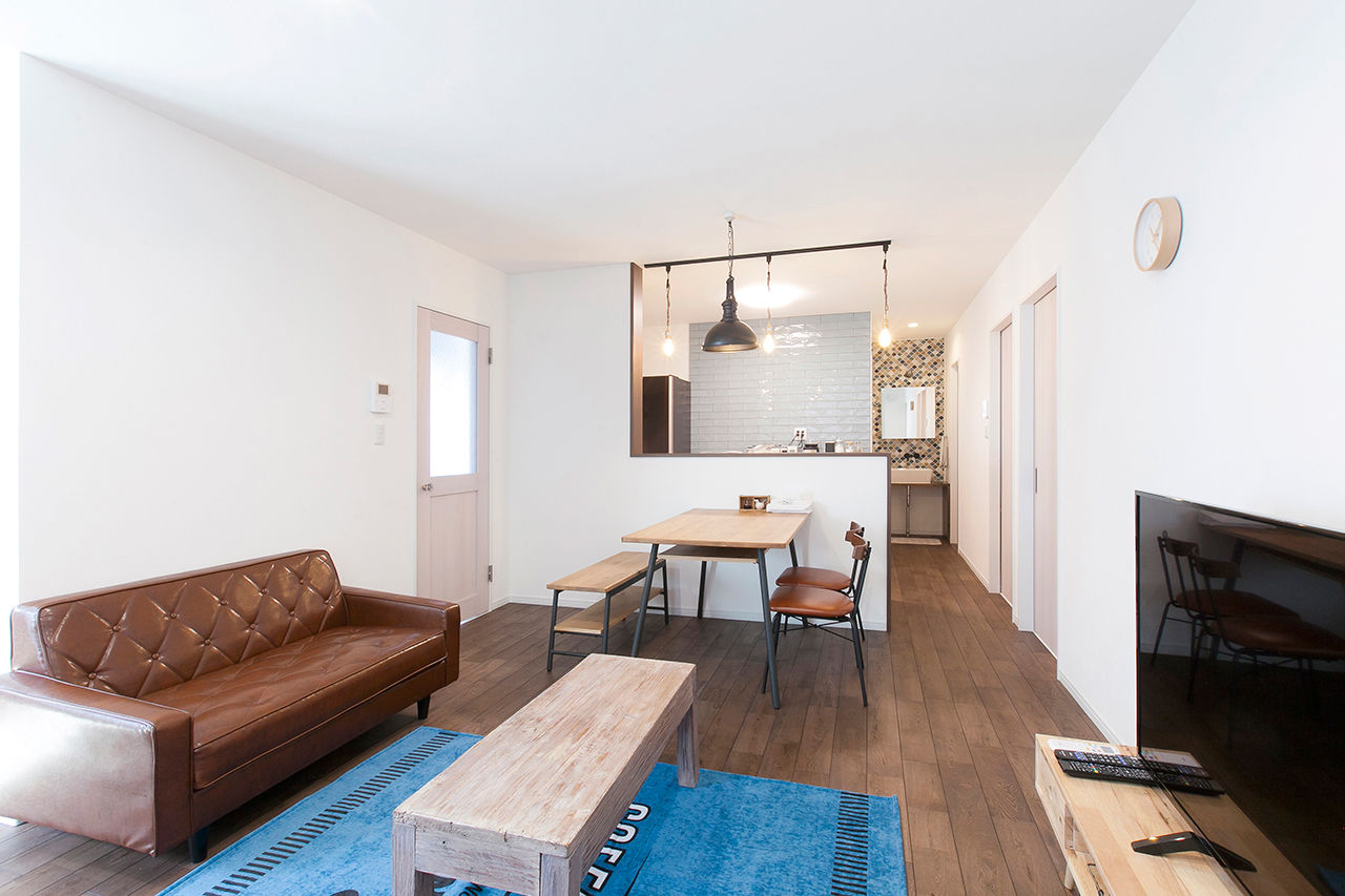 Lib Work 【1000万円台後半／平屋/子ども2人】デザインウォールや照明など、すべてに『好き』を盛り込んだ可愛い平屋の建築実例画像2