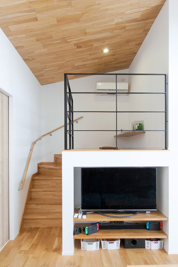 Lib Work 【2700万円台／平屋/子ども2人】勾配天井を活かした開放感たっぷりなLDK。友人を招きたくなる自慢の平屋の建築実例画像3