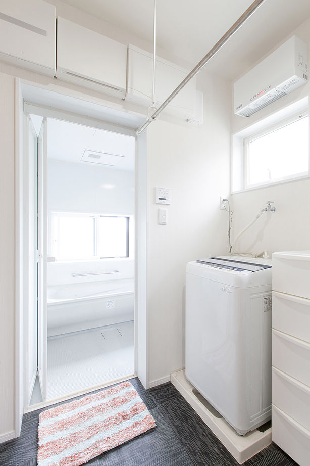 Lib Work 【2700万円台／平屋/子ども2人】勾配天井を活かした開放感たっぷりなLDK。友人を招きたくなる自慢の平屋の建築実例画像5