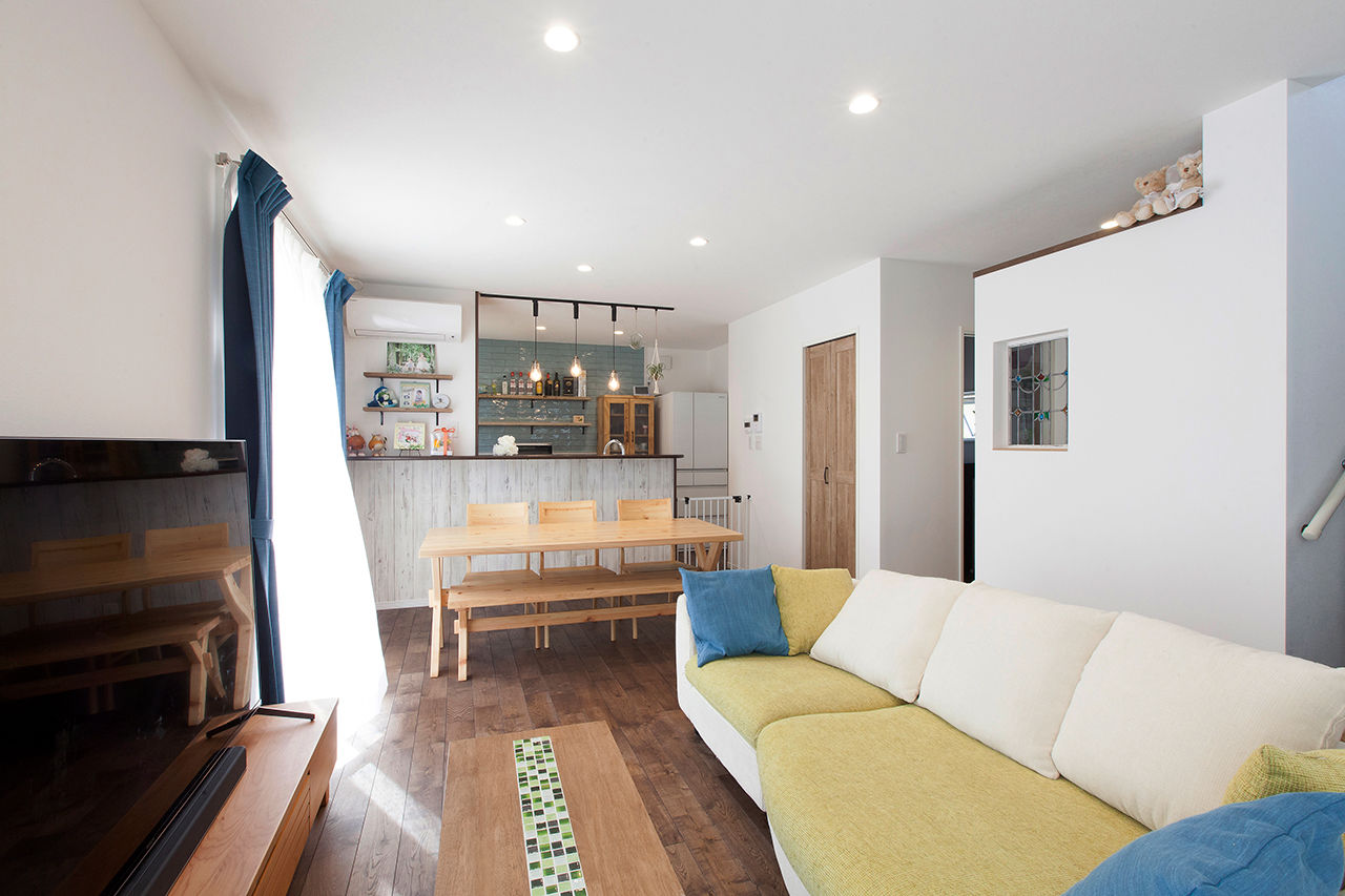 Lib Work 【2000万円台後半/カリフォルニアスタイル/子ども2人/熊本】極力壁をなくした開放感あるリビングのある家の建築実例画像3