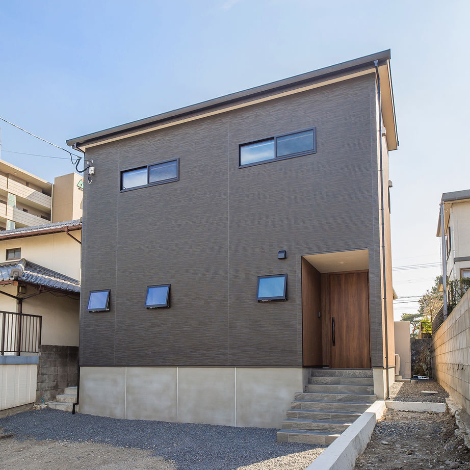 Lib Work 【2000万円台後半/子ども２人】黒で統一したこだわりのキッチンが映える、シンプルモダンな家の建築実例画像1